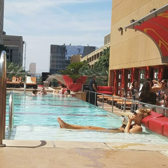 Meet your Posher, Jessica - Picture 2 of 2